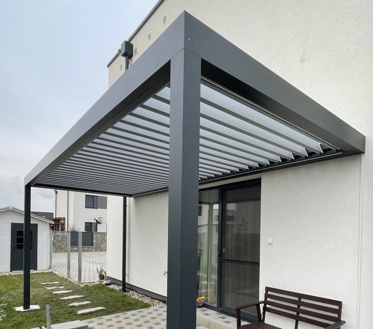 Bioklimatická pergola na rodinnom dome