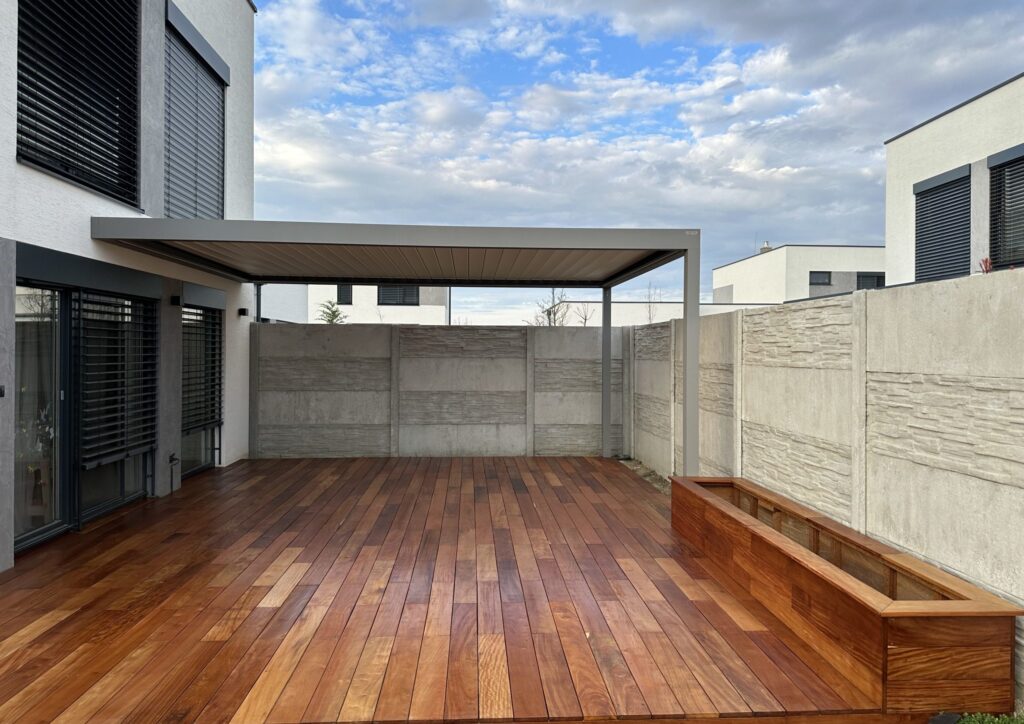 Bioklimatická pergola a drevená terasa