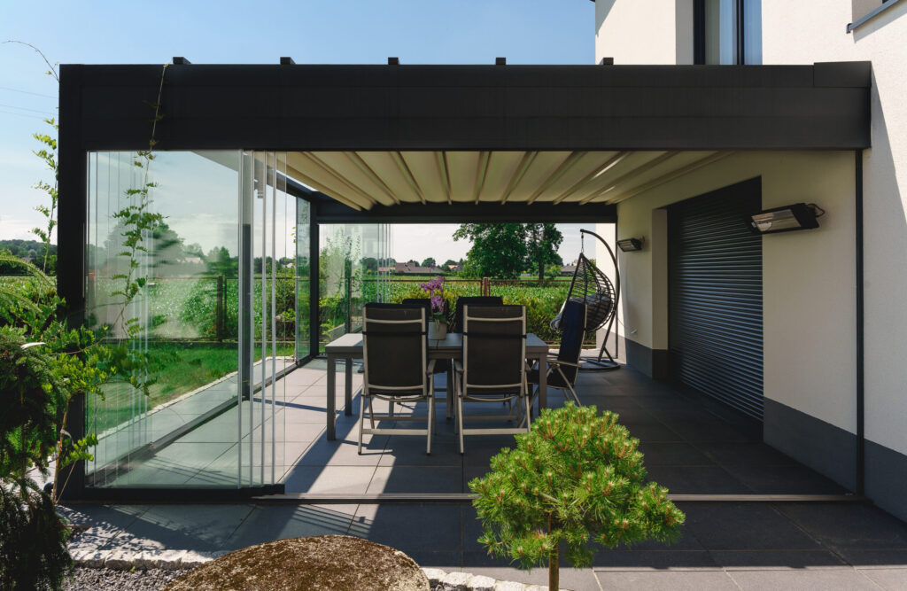 Látková pergola s bezrámovým zasklením