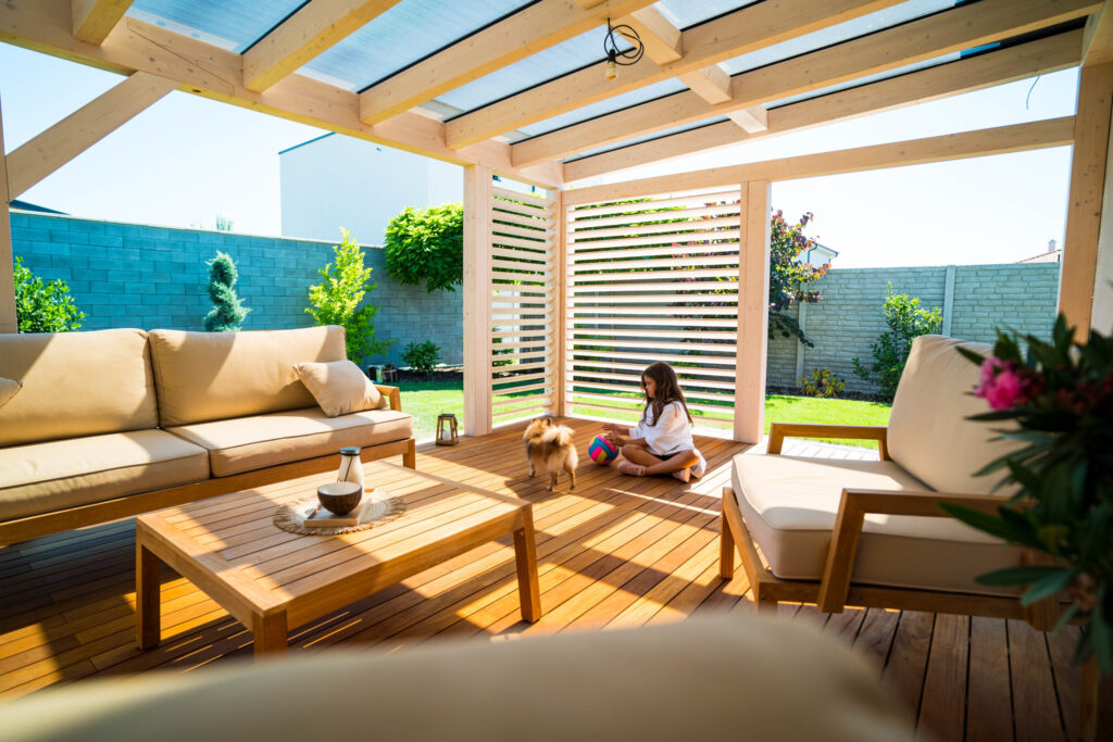 Drevená pergola s drevenou terasou